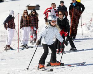 23-02-2011 KONINKLIJK HUIS: KONINKLIJKE FAMILIE OP WINTERSPORT IN LECH.Prins Willem-Alexander, Prinses Maxima,   Prinsessen Amalia, Alexia en Ariana. Koningin Beatrix, Prins Constantijn, Prinses Laurentien, Gravin  Eloise, Claus-Casimir en Leonore,Prinses Mabel en Prins Friso met hun kinderen Luana en Zaria poseerden weer voor de media in het Oostenrijkse Lech.
foto: Albert den Iseger.