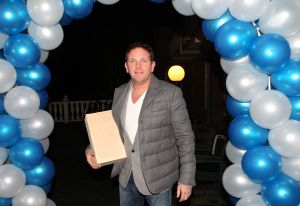 15-02-2011 SHOWBIZZ; JAAP BUIJS WORDT 65 JAAR EN DAAROM EEN FEESTJE. Het was een verrassingsfeestje voor Jaap Buijs georganisserd door zijn zoon en dochter. Hotel Spaander aan de Dijk was omgetoverd in een zeer sfeervol paleisje voor de jarige loco burgemeester van Volendam.
foto: Albert den Iseger