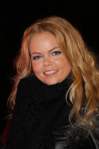 2-2-2011 SHOBIZZ; STERREN SCHITTEREN OP HET IJS. Tien bekende Nederlanders zullen wekelijks samen met hun vaste ice partner een kur schaatsen. Een deskundige jury beoordeelt de prestatie en samen met het publiek welk koppel er wekelijks afvalt. Nance en Gerard Joling presenteren Sterren Dansen op het Ijs.
foto: Albert den Iseger.