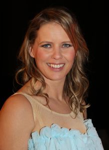 2-2-2011 SHOBIZZ; STERREN SCHITTEREN OP HET IJS. Tien bekende Nederlanders zullen wekelijks samen met hun vaste ice partner een kur schaatsen. Een deskundige jury beoordeelt de prestatie en samen met het publiek welk koppel er wekelijks afvalt. Nance en Gerard Joling presenteren Sterren Dansen op het Ijs.
foto: Albert den Iseger.