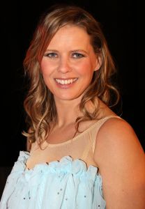 2-2-2011 SHOBIZZ; STERREN SCHITTEREN OP HET IJS. Tien bekende Nederlanders zullen wekelijks samen met hun vaste ice partner een kur schaatsen. Een deskundige jury beoordeelt de prestatie en samen met het publiek welk koppel er wekelijks afvalt. Nance en Gerard Joling presenteren Sterren Dansen op het Ijs.
foto: Albert den Iseger.