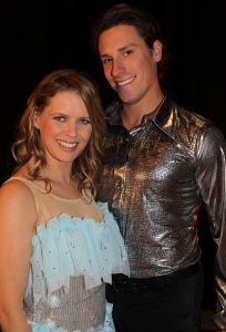 2-2-2011 SHOBIZZ; STERREN SCHITTEREN OP HET IJS. Tien bekende Nederlanders zullen wekelijks samen met hun vaste ice partner een kur schaatsen. Een deskundige jury beoordeelt de prestatie en samen met het publiek welk koppel er wekelijks afvalt. Nance en Gerard Joling presenteren Sterren Dansen op het Ijs.
foto: Albert den Iseger.