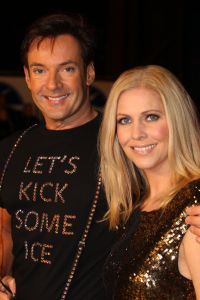 2-2-2011 SHOBIZZ; STERREN SCHITTEREN OP HET IJS. Tien bekende Nederlanders zullen wekelijks samen met hun vaste ice partner een kur schaatsen. Een deskundige jury beoordeelt de prestatie en samen met het publiek welk koppel er wekelijks afvalt. Nance en Gerard Joling presenteren Sterren Dansen op het Ijs.
foto: Albert den Iseger.