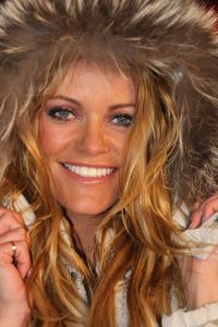 2-2-2011 SHOBIZZ; STERREN SCHITTEREN OP HET IJS. Tien bekende Nederlanders zullen wekelijks samen met hun vaste ice partner een kur schaatsen. Een deskundige jury beoordeelt de prestatie en samen met het publiek welk koppel er wekelijks afvalt. Nance en Gerard Joling presenteren Sterren Dansen op het Ijs.
foto: Albert den Iseger.