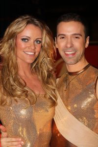 2-2-2011 SHOBIZZ; STERREN SCHITTEREN OP HET IJS. Tien bekende Nederlanders zullen wekelijks samen met hun vaste ice partner een kur schaatsen. Een deskundige jury beoordeelt de prestatie en samen met het publiek welk koppel er wekelijks afvalt. Nance en Gerard Joling presenteren Sterren Dansen op het Ijs.
foto: Albert den Iseger.