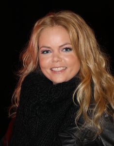 2-2-2011 SHOBIZZ; STERREN SCHITTEREN OP HET IJS. Tien bekende Nederlanders zullen wekelijks samen met hun vaste ice partner een kur schaatsen. Een deskundige jury beoordeelt de prestatie en samen met het publiek welk koppel er wekelijks afvalt. Nance en Gerard Joling presenteren Sterren Dansen op het Ijs.
foto: Albert den Iseger.