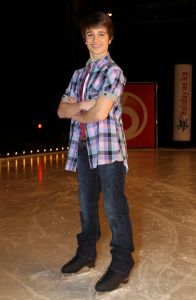 2-2-2011 SHOBIZZ; STERREN SCHITTEREN OP HET IJS. Tien bekende Nederlanders zullen wekelijks samen met hun vaste ice partner een kur schaatsen. Een deskundige jury beoordeelt de prestatie en samen met het publiek welk koppel er wekelijks afvalt. Nance en Gerard Joling presenteren Sterren Dansen op het Ijs.
foto: Albert den Iseger.