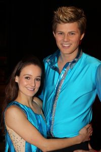 2-2-2011 SHOBIZZ; STERREN SCHITTEREN OP HET IJS. Tien bekende Nederlanders zullen wekelijks samen met hun vaste ice partner een kur schaatsen. Een deskundige jury beoordeelt de prestatie en samen met het publiek welk koppel er wekelijks afvalt. Nance en Gerard Joling presenteren Sterren Dansen op het Ijs.
foto: Albert den Iseger.