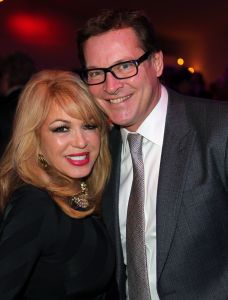 02-02-2012 SHOWBIZZ; L.A. THE VOICES PREMIERE EMOTIONEEL EN GROOT SUCCES. Het was een premiere waar Gordon lang van had gedroomd. Met zijn Voices en zijn grote liefde Raoul had Gordon de avond van zijn leven.Vele vrienden waren naar Utrecht gekomen om het feestje mee te beleven. Het werd echter geen feestje maar een groot feest vol met mooie muziek_emotie en liefde.
foto: Albert den Iseger