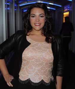 04-02-2012 SHOWBIZZ; CARO EMERALD KRIJGT IN DUITSLAND GOUDEN CAMERA. Een Duits programma blad heeft Emerald een Gouden Camera gegeven omdat zij op geheel eigen wijze en op een fascinerende wijze manier haar muziek ten gehore brengt. Ondanks dat haar liedjes  oud zijn brengt zij het op een nieuwe manier die verfrissend en nieuw zijn. Caro  heeft sinds 2009 een ongekend succes.
foto: Albert den Iseger