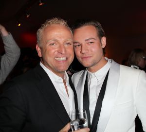 02-02-2012 SHOWBIZZ; L.A. THE VOICES PREMIERE EMOTIONEEL EN GROOT SUCCES. Het was een premiere waar Gordon lang van had gedroomd. Met zijn Voices en zijn grote liefde Raoul had Gordon de avond van zijn leven.Vele vrienden waren naar Utrecht gekomen om het feestje mee te beleven. Het werd echter geen feestje maar een groot feest vol met mooie muziek_emotie en liefde.
foto: Albert den Iseger