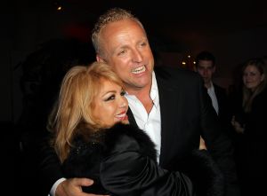 02-02-2012 SHOWBIZZ; L.A. THE VOICES PREMIERE EMOTIONEEL EN GROOT SUCCES. Het was een premiere waar Gordon lang van had gedroomd. Met zijn Voices en zijn grote liefde Raoul had Gordon de avond van zijn leven.Vele vrienden waren naar Utrecht gekomen om het feestje mee te beleven. Het werd echter geen feestje maar een groot feest vol met mooie muziek_emotie en liefde.
foto: Albert den Iseger