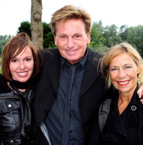 12-02-2012 SHOWBIZZ; HENNY EN LIA HUISMAN HEBBEN HUN DOCHTER LOBKE WEER IN HUIS. Het komt in de beste families voor_ een relatieprobleem voor hun 33 jarige dochter Lobke en haar echtgenoot Galid Aajoud. Hij schijnt meer dan losse handjes te hebben en heeft haar ook bedreigd. Lobke koos samen met haar pasgeboren zoon Julius voor de veiligheid en woont nu weer bij haar ouders.
foto: Albert den Iseger