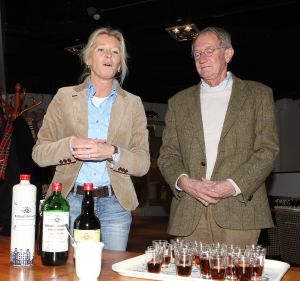 06-02-2012 SHOWBIZZ; HELEEN EN JAAP SONNENBERG ZIJN KLAAR VOOR HET MILJOENENPUBLIEK BIJ EVENTUELE ELF STEDEN TOCHT. Een van Nederlands oudste familiebedrijven is BEERENBURG uit SNEEK. Jaap Sonnenberg is uitgetreden en dochter Heleen voert de scepter in het bedrijf. Maar als er een elfstedentocht komt dan komt Jaap om de hoek kijken om zijn dochter te helpen in de fabriek achter hun winkel. Wij zijn er klaar voor en iedere bezoeker kan straks genieten van de enige echte BEERENBURG.
foto: Albert den Iseger
