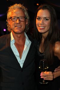 02-02-2012 SHOWBIZZ; L.A. THE VOICES PREMIERE EMOTIONEEL EN GROOT SUCCES. Het was een premiere waar Gordon lang van had gedroomd. Met zijn Voices en zijn grote liefde Raoul had Gordon de avond van zijn leven.Vele vrienden waren naar Utrecht gekomen om het feestje mee te beleven. Het werd echter geen feestje maar een groot feest vol met mooie muziek_emotie en liefde.
foto: Albert den Iseger