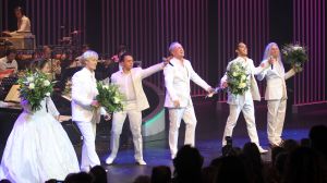 02-02-2012 SHOWBIZZ; L.A. THE VOICES PREMIERE EMOTIONEEL EN GROOT SUCCES. Het was een premiere waar Gordon lang van had gedroomd. Met zijn Voices en zijn grote liefde Raoul had Gordon de avond van zijn leven.Vele vrienden waren naar Utrecht gekomen om het feestje mee te beleven. Het werd echter geen feestje maar een groot feest vol met mooie muziek_emotie en liefde.
foto: Albert den Iseger