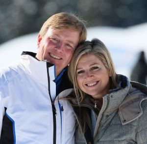 18-02-2013 KONINKLIJK HUIS: KONINKLIJKE FAMILIE IN LECH VOOR WINTERSPORT VAKANTIE.
Lech - In het Oostenrijkse Lech was maandagochtend om 10 uur het fotomoment van de koninklijke familie. Prinses Mabel en haar kinderen waren daar niet bij, maar zij is wel in Lech.
In het kerkje in Lech werd zondagavond een herdenkingsdienst gehouden voor prins Friso die vorig jaar ernstig gewond raakte toen hij onder een lawine terecht kwam. 

Hij ligt nog steeds met ernstig letsel in het ziekenhuis in Londen. Het fotomoment aan het begin van de wintersport vakantie was de laatste voor koningin Beatrix in de hoedanigheid als koningin. Daardoor was er veel meer pers aanwezig dan in voorgaande jaren.
foto: Albert den Iseger.