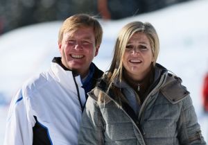 18-02-2013 KONINKLIJK HUIS: KONINKLIJKE FAMILIE IN LECH VOOR WINTERSPORT VAKANTIE.
Lech - In het Oostenrijkse Lech was maandagochtend om 10 uur het fotomoment van de koninklijke familie. Prinses Mabel en haar kinderen waren daar niet bij, maar zij is wel in Lech.
In het kerkje in Lech werd zondagavond een herdenkingsdienst gehouden voor prins Friso die vorig jaar ernstig gewond raakte toen hij onder een lawine terecht kwam. 

Hij ligt nog steeds met ernstig letsel in het ziekenhuis in Londen. Het fotomoment aan het begin van de wintersport vakantie was de laatste voor koningin Beatrix in de hoedanigheid als koningin. Daardoor was er veel meer pers aanwezig dan in voorgaande jaren.
foto: Albert den Iseger.