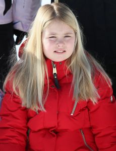 18-02-2013 KONINKLIJK HUIS: KONINKLIJKE FAMILIE IN LECH VOOR WINTERSPORT VAKANTIE.
Lech - In het Oostenrijkse Lech was maandagochtend om 10 uur het fotomoment van de koninklijke familie. Prinses Mabel en haar kinderen waren daar niet bij, maar zij is wel in Lech.
In het kerkje in Lech werd zondagavond een herdenkingsdienst gehouden voor prins Friso die vorig jaar ernstig gewond raakte toen hij onder een lawine terecht kwam. 

Hij ligt nog steeds met ernstig letsel in het ziekenhuis in Londen. Het fotomoment aan het begin van de wintersport vakantie was de laatste voor koningin Beatrix in de hoedanigheid als koningin. Daardoor was er veel meer pers aanwezig dan in voorgaande jaren.
foto: Albert den Iseger.