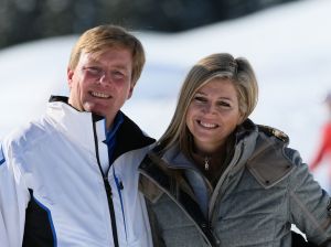 18-02-2013 KONINKLIJK HUIS: KONINKLIJKE FAMILIE IN LECH VOOR WINTERSPORT VAKANTIE.
Lech - In het Oostenrijkse Lech was maandagochtend om 10 uur het fotomoment van de koninklijke familie. Prinses Mabel en haar kinderen waren daar niet bij, maar zij is wel in Lech.
In het kerkje in Lech werd zondagavond een herdenkingsdienst gehouden voor prins Friso die vorig jaar ernstig gewond raakte toen hij onder een lawine terecht kwam. 

Hij ligt nog steeds met ernstig letsel in het ziekenhuis in Londen. Het fotomoment aan het begin van de wintersport vakantie was de laatste voor koningin Beatrix in de hoedanigheid als koningin. Daardoor was er veel meer pers aanwezig dan in voorgaande jaren.
foto: Albert den Iseger.