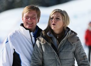 18-02-2013 KONINKLIJK HUIS: KONINKLIJKE FAMILIE IN LECH VOOR WINTERSPORT VAKANTIE.
Lech - In het Oostenrijkse Lech was maandagochtend om 10 uur het fotomoment van de koninklijke familie. Prinses Mabel en haar kinderen waren daar niet bij, maar zij is wel in Lech.
In het kerkje in Lech werd zondagavond een herdenkingsdienst gehouden voor prins Friso die vorig jaar ernstig gewond raakte toen hij onder een lawine terecht kwam. 

Hij ligt nog steeds met ernstig letsel in het ziekenhuis in Londen. Het fotomoment aan het begin van de wintersport vakantie was de laatste voor koningin Beatrix in de hoedanigheid als koningin. Daardoor was er veel meer pers aanwezig dan in voorgaande jaren.
foto: Albert den Iseger.