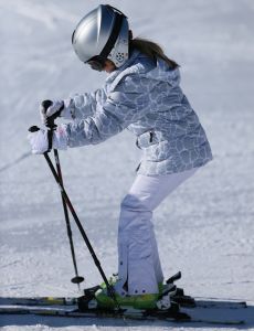 18-02-2013 KONINKLIJK HUIS: KONINKLIJKE FAMILIE IN LECH VOOR WINTERSPORT VAKANTIE.
Lech - In het Oostenrijkse Lech was maandagochtend om 10 uur het fotomoment van de koninklijke familie. Prinses Mabel en haar kinderen waren daar niet bij, maar zij is wel in Lech.
In het kerkje in Lech werd zondagavond een herdenkingsdienst gehouden voor prins Friso die vorig jaar ernstig gewond raakte toen hij onder een lawine terecht kwam. 

Hij ligt nog steeds met ernstig letsel in het ziekenhuis in Londen. Het fotomoment aan het begin van de wintersport vakantie was de laatste voor koningin Beatrix in de hoedanigheid als koningin. Daardoor was er veel meer pers aanwezig dan in voorgaande jaren.
foto: Albert den Iseger.