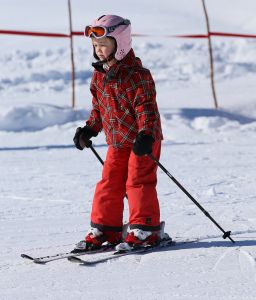 18-02-2013 KONINKLIJK HUIS: KONINKLIJKE FAMILIE IN LECH VOOR WINTERSPORT VAKANTIE.
Lech - In het Oostenrijkse Lech was maandagochtend om 10 uur het fotomoment van de koninklijke familie. Prinses Mabel en haar kinderen waren daar niet bij, maar zij is wel in Lech.
In het kerkje in Lech werd zondagavond een herdenkingsdienst gehouden voor prins Friso die vorig jaar ernstig gewond raakte toen hij onder een lawine terecht kwam. 

Hij ligt nog steeds met ernstig letsel in het ziekenhuis in Londen. Het fotomoment aan het begin van de wintersport vakantie was de laatste voor koningin Beatrix in de hoedanigheid als koningin. Daardoor was er veel meer pers aanwezig dan in voorgaande jaren.
foto: Albert den Iseger.