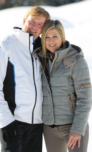 18-02-2013 KONINKLIJK HUIS: KONINKLIJKE FAMILIE IN LECH VOOR WINTERSPORT VAKANTIE.
Lech - In het Oostenrijkse Lech was maandagochtend om 10 uur het fotomoment van de koninklijke familie. Prinses Mabel en haar kinderen waren daar niet bij, maar zij is wel in Lech.
In het kerkje in Lech werd zondagavond een herdenkingsdienst gehouden voor prins Friso die vorig jaar ernstig gewond raakte toen hij onder een lawine terecht kwam. 

Hij ligt nog steeds met ernstig letsel in het ziekenhuis in Londen. Het fotomoment aan het begin van de wintersport vakantie was de laatste voor koningin Beatrix in de hoedanigheid als koningin. Daardoor was er veel meer pers aanwezig dan in voorgaande jaren.
foto: Albert den Iseger.