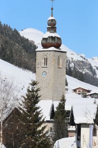 18-02-2013 KONINKLIJK HUIS: KONINKLIJKE FAMILIE IN LECH VOOR WINTERSPORT VAKANTIE.
Lech - In het Oostenrijkse Lech was maandagochtend om 10 uur het fotomoment van de koninklijke familie. Prinses Mabel en haar kinderen waren daar niet bij, maar zij is wel in Lech.
In het kerkje in Lech werd zondagavond een herdenkingsdienst gehouden voor prins Friso die vorig jaar ernstig gewond raakte toen hij onder een lawine terecht kwam. 

Hij ligt nog steeds met ernstig letsel in het ziekenhuis in Londen. Het fotomoment aan het begin van de wintersport vakantie was de laatste voor koningin Beatrix in de hoedanigheid als koningin. Daardoor was er veel meer pers aanwezig dan in voorgaande jaren.
foto: Albert den Iseger.
