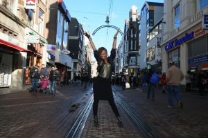 13-02-2013 SHOWBIZZ; RAFAELLA PATON GEEFT OPENHARTIG INTERVIEW AAN WEEKBLAD PRIVE. Ik heb grote problemen met alcohol en drugs gehad. Ik heb in een kliniek gezeten en was echt helemaal de weg kwijt. Mijn therapeut zei: Kijk naar Amy Winehouse. Als je zo doorgaat, ben je eind 2013 dood. 
Dat vertelt de zangeres deze week in een openhartig gesprek met weekblad PRIVE dat vanaf vandaag in de winkels ligt. 
foto: Albert den Iseger