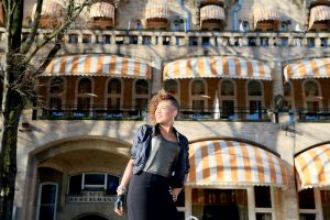 13-02-2013 SHOWBIZZ; RAFAELLA PATON GEEFT OPENHARTIG INTERVIEW AAN WEEKBLAD PRIVE. Ik heb grote problemen met alcohol en drugs gehad. Ik heb in een kliniek gezeten en was echt helemaal de weg kwijt. Mijn therapeut zei: Kijk naar Amy Winehouse. Als je zo doorgaat, ben je eind 2013 dood. 
Dat vertelt de zangeres deze week in een openhartig gesprek met weekblad PRIVE dat vanaf vandaag in de winkels ligt. 
foto: Albert den Iseger