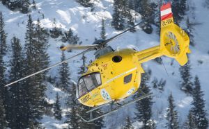 18-02-2013 KONINKLIJK HUIS: KONINKLIJKE FAMILIE IN LECH VOOR WINTERSPORT VAKANTIE.
Lech - In het Oostenrijkse Lech was maandagochtend om 10 uur het fotomoment van de koninklijke familie. Prinses Mabel en haar kinderen waren daar niet bij, maar zij is wel in Lech.
In het kerkje in Lech werd zondagavond een herdenkingsdienst gehouden voor prins Friso die vorig jaar ernstig gewond raakte toen hij onder een lawine terecht kwam. 

Hij ligt nog steeds met ernstig letsel in het ziekenhuis in Londen. Het fotomoment aan het begin van de wintersport vakantie was de laatste voor koningin Beatrix in de hoedanigheid als koningin. Daardoor was er veel meer pers aanwezig dan in voorgaande jaren.
foto: Albert den Iseger.

18-02-2013 KONINKLIJK HUIS: KONINKLIJKE FAMILIE IN LECH VOOR WINTERSPORT VAKANTIE.
Lech - In het Oostenrijkse Lech was maandagochtend om 10 uur het fotomoment van de koninklijke familie. Prinses Mabel en haar kinderen waren daar niet bij, maar zij is wel in Lech.
In het kerkje in Lech werd zondagavond een herdenkingsdienst gehouden voor prins Friso die vorig jaar ernstig gewond raakte toen hij onder een lawine terecht kwam. 

Hij ligt nog steeds met ernstig letsel in het ziekenhuis in Londen. Het fotomoment aan het begin van de wintersport vakantie was de laatste voor koningin Beatrix in de hoedanigheid als koningin. Daardoor was er veel meer pers aanwezig dan in voorgaande jaren.
foto: Albert den Iseger.
