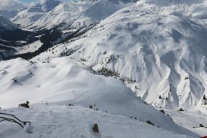 18-02-2013 KONINKLIJK HUIS: KONINKLIJKE FAMILIE IN LECH VOOR WINTERSPORT VAKANTIE.
Lech - In het Oostenrijkse Lech was maandagochtend om 10 uur het fotomoment van de koninklijke familie. Prinses Mabel en haar kinderen waren daar niet bij, maar zij is wel in Lech.
In het kerkje in Lech werd zondagavond een herdenkingsdienst gehouden voor prins Friso die vorig jaar ernstig gewond raakte toen hij onder een lawine terecht kwam. 

Hij ligt nog steeds met ernstig letsel in het ziekenhuis in Londen. Het fotomoment aan het begin van de wintersport vakantie was de laatste voor koningin Beatrix in de hoedanigheid als koningin. Daardoor was er veel meer pers aanwezig dan in voorgaande jaren.
foto: Albert den Iseger.

