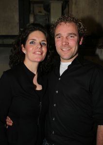 12-02-2014 SHOWBIZZ; BOEREN FEESTJE WAS ER EEN ZONDER MELK. Veel boeren uit het programma B.Z.V. waren naar Utrecht gekomen om met elkaar een flink biertje te drinken, te lachen en vooral te kijken naar de duizend vrouwen die waren komen opdraven. Het was een KNAL feest waarvan Yvon Jaspers rode oortjes kreeg.
foto: Albert den Iseger.