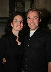 12-02-2014 SHOWBIZZ; BOEREN FEESTJE WAS ER EEN ZONDER MELK. Veel boeren uit het programma B.Z.V. waren naar Utrecht gekomen om met elkaar een flink biertje te drinken, te lachen en vooral te kijken naar de duizend vrouwen die waren komen opdraven. Het was een KNAL feest waarvan Yvon Jaspers rode oortjes kreeg.
foto: Albert den Iseger.