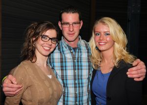 12-02-2014 SHOWBIZZ; BOEREN FEESTJE WAS ER EEN ZONDER MELK. Veel boeren uit het programma B.Z.V. waren naar Utrecht gekomen om met elkaar een flink biertje te drinken, te lachen en vooral te kijken naar de duizend vrouwen die waren komen opdraven. Het was een KNAL feest waarvan Yvon Jaspers rode oortjes kreeg.
foto: Albert den Iseger.