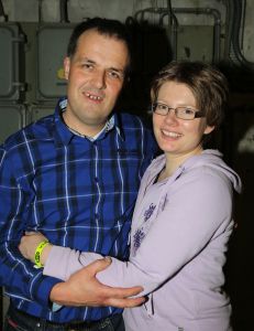 12-02-2014 SHOWBIZZ; BOEREN FEESTJE WAS ER EEN ZONDER MELK. Veel boeren uit het programma B.Z.V. waren naar Utrecht gekomen om met elkaar een flink biertje te drinken, te lachen en vooral te kijken naar de duizend vrouwen die waren komen opdraven. Het was een KNAL feest waarvan Yvon Jaspers rode oortjes kreeg.
foto: Albert den Iseger.