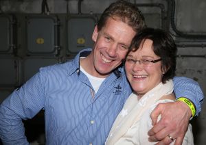 12-02-2014 SHOWBIZZ; BOEREN FEESTJE WAS ER EEN ZONDER MELK. Veel boeren uit het programma B.Z.V. waren naar Utrecht gekomen om met elkaar een flink biertje te drinken, te lachen en vooral te kijken naar de duizend vrouwen die waren komen opdraven. Het was een KNAL feest waarvan Yvon Jaspers rode oortjes kreeg.
foto: Albert den Iseger.