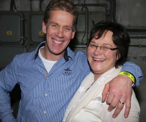 12-02-2014 SHOWBIZZ; BOEREN FEESTJE WAS ER EEN ZONDER MELK. Veel boeren uit het programma B.Z.V. waren naar Utrecht gekomen om met elkaar een flink biertje te drinken, te lachen en vooral te kijken naar de duizend vrouwen die waren komen opdraven. Het was een KNAL feest waarvan Yvon Jaspers rode oortjes kreeg.
foto: Albert den Iseger.