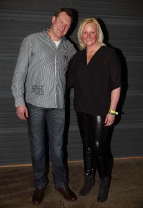12-02-2014 SHOWBIZZ; BOEREN FEESTJE WAS ER EEN ZONDER MELK. Veel boeren uit het programma B.Z.V. waren naar Utrecht gekomen om met elkaar een flink biertje te drinken, te lachen en vooral te kijken naar de duizend vrouwen die waren komen opdraven. Het was een KNAL feest waarvan Yvon Jaspers rode oortjes kreeg.
foto: Albert den Iseger.