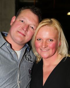 12-02-2014 SHOWBIZZ; BOEREN FEESTJE WAS ER EEN ZONDER MELK. Veel boeren uit het programma B.Z.V. waren naar Utrecht gekomen om met elkaar een flink biertje te drinken, te lachen en vooral te kijken naar de duizend vrouwen die waren komen opdraven. Het was een KNAL feest waarvan Yvon Jaspers rode oortjes kreeg.
foto: Albert den Iseger.