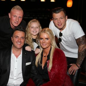 20-02-2014 SHOWBIZZ; MICK HARREN EN ZIJN VROUW PASCALE GAAN TOCH SCHEIDEN.
Mick Harren en zijn vrouw Pascale gaan na een huwelijk van 16 jaar uit elkaar. Ik wil niet de kroon van haar hoofd halen, want we hebben samen een dochtertje van 10, Semmy, zegt Mick aangedaan. Maar laat ik het zo zeggen: waar mannen van beticht worden, kunnen vrouwen ook. En soms zelfs nog beter. Er was geen redden meer aan.
foto: Albert den Iseger