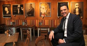 24-02-2014 SHOWBIZZ; MICK HARREN HEEFT EXPOSITIE IN RESTAURANT FABELS TE BERGEN. Mick Harren heeft zijn mooiste schilderijen tentoon gesteld in Restaurant Fabels te Bergen. THE PLACE TO BE, Gerard Joling is er kind aan huis evenals vele andere BN ers. Nu heeft Mick de harten van vele -BERGENESEN_ gestolen met zijn bijzondere schilderijen.
foto: Albert den Iseger