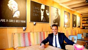 24-02-2014 SHOWBIZZ; MICK HARREN HEEFT EXPOSITIE IN RESTAURANT FABELS TE BERGEN. Mick Harren heeft zijn mooiste schilderijen tentoon gesteld in Restaurant Fabels te Bergen. THE PLACE TO BE, Gerard Joling is er kind aan huis evenals vele andere BN ers. Nu heeft Mick de harten van vele -BERGENESEN_ gestolen met zijn bijzondere schilderijen.
foto: Albert den Iseger