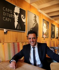 24-02-2014 SHOWBIZZ; MICK HARREN HEEFT EXPOSITIE IN RESTAURANT FABELS TE BERGEN. Mick Harren heeft zijn mooiste schilderijen tentoon gesteld in Restaurant Fabels te Bergen. THE PLACE TO BE, Gerard Joling is er kind aan huis evenals vele andere BN ers. Nu heeft Mick de harten van vele -BERGENESEN_ gestolen met zijn bijzondere schilderijen.
foto: Albert den Iseger