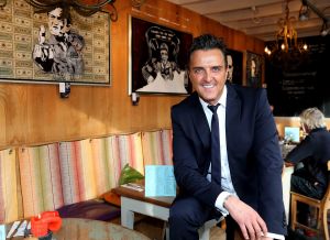 24-02-2014 SHOWBIZZ; MICK HARREN HEEFT EXPOSITIE IN RESTAURANT FABELS TE BERGEN. Mick Harren heeft zijn mooiste schilderijen tentoon gesteld in Restaurant Fabels te Bergen. THE PLACE TO BE, Gerard Joling is er kind aan huis evenals vele andere BN ers. Nu heeft Mick de harten van vele -BERGENESEN_ gestolen met zijn bijzondere schilderijen.
foto: Albert den Iseger