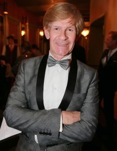 02-02-2015 SHOWBIZZ; WILLEKE ALBERTI 70 JAAR EN VIERT HET MET 2 CONCERTEN IN CARRE. Willeke Alberti staat na afloop van haar gala voorstelling in CARRE met een persoonlijke brief van Koningin Maxima in haar handen.
foto: Albert den Iseger