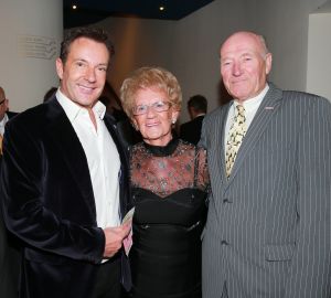 02-02-2015 SHOWBIZZ; WILLEKE ALBERTI 70 JAAR EN VIERT HET MET 2 CONCERTEN IN CARRE. Willeke Alberti staat na afloop van haar gala voorstelling in CARRE met een persoonlijke brief van Koningin Maxima in haar handen.
foto: Albert den Iseger
