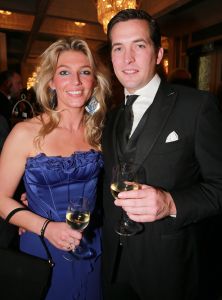 02-02-2015 SHOWBIZZ; WILLEKE ALBERTI 70 JAAR EN VIERT HET MET 2 CONCERTEN IN CARRE. Willeke Alberti staat na afloop van haar gala voorstelling in CARRE met een persoonlijke brief van Koningin Maxima in haar handen.
foto: Albert den Iseger