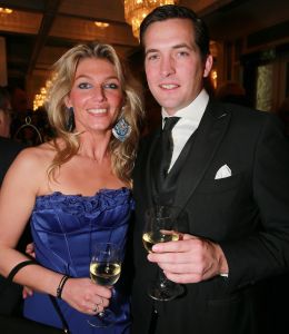 02-02-2015 SHOWBIZZ; WILLEKE ALBERTI 70 JAAR EN VIERT HET MET 2 CONCERTEN IN CARRE. Willeke Alberti staat na afloop van haar gala voorstelling in CARRE met een persoonlijke brief van Koningin Maxima in haar handen.
foto: Albert den Iseger